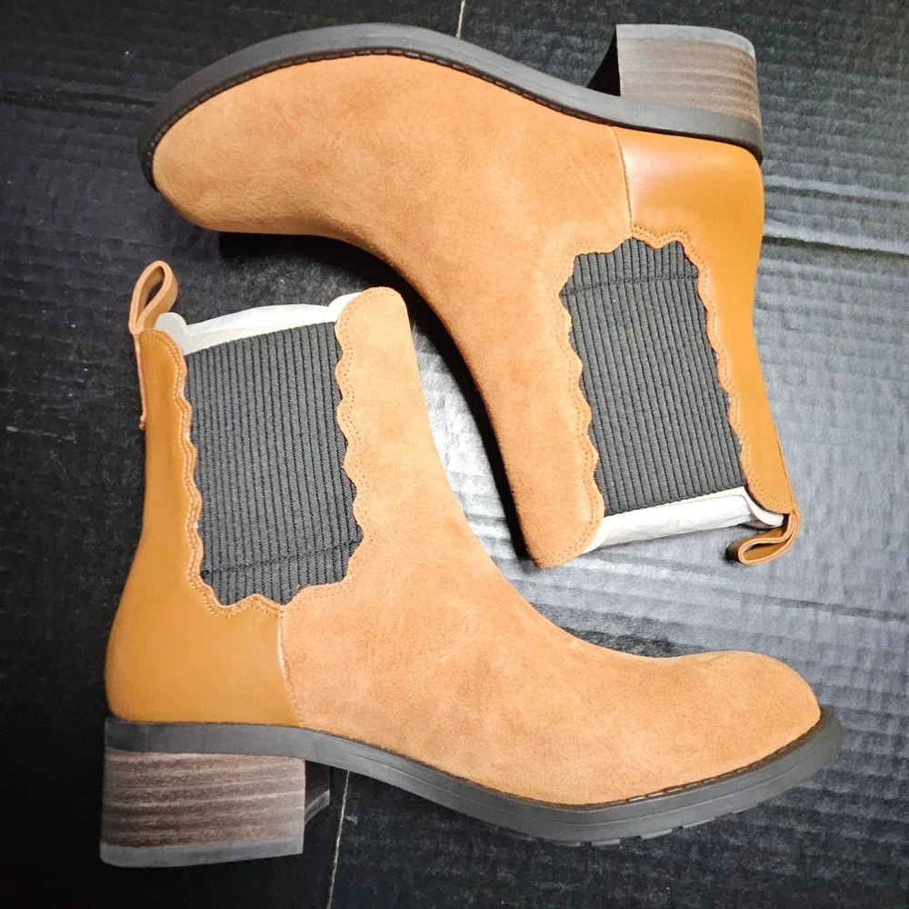 Lori Goldstein Wylie Tan Suede Leather Scalloped Chelsea Boots LI-WYLIE Womens 6